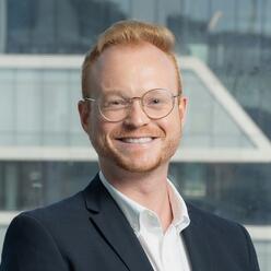 Riley Hopkins headshot