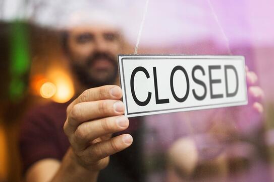 Image of a closed sign on a business window