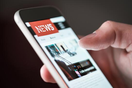 Consuming news on a mobile device