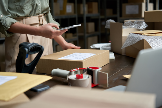 Robots vs. Humans: New Research Suggests that in B2B Settings, We Should Think ‘And,’ Not ‘Or’