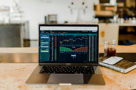 Turned-on MacBook Pro photo – Free Money Image by Austin Distel on Unsplash