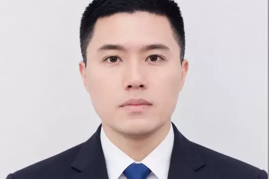 Tom Nguyen headshot