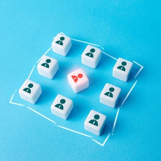Toxic group member indicated by a red dice among green die