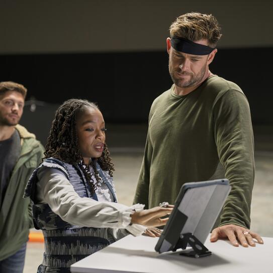 Modupe Akinola and Chris Hemsworth reviewing his stats